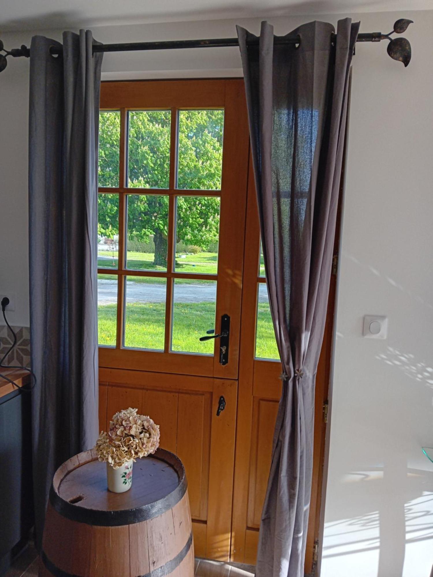 Gite Ferme Du Marronnier Derchigny エクステリア 写真